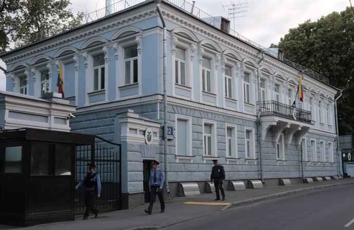 Policía rusa en embajada Ecuador en Moscú, Snowden