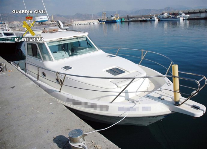 Embarcación Intervenida Por La Guardia Civil