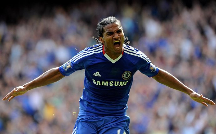 Malouda celebra un gol