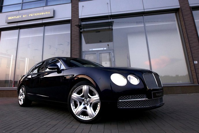 Concesionario de Bentley en San Petersburgo 