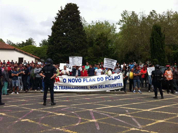 Flota del pulpo protesta ante la Xunta