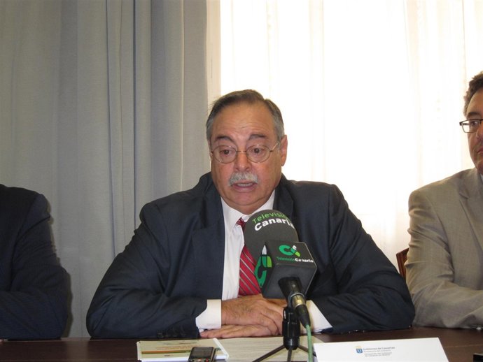 Consejero de Obras Públicas de Canarias, Domingo Berriel.