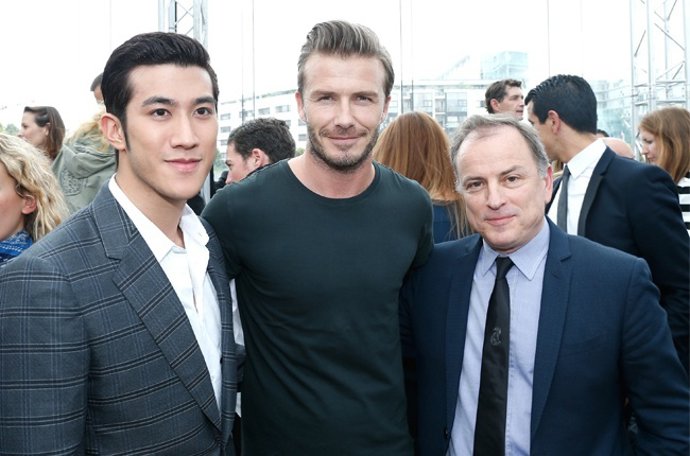 De izquierda a derecha: Kim Jones, David Beckham y Michael Burke