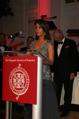 Liliana Godia Recogiendo El Premio En La Hispanic Society Of America