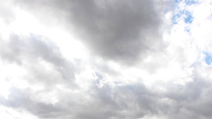 CIELO CON NUBES  DE TORMENTA