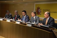 Almunia cita para el miércoles en Bruselas a los representantes del frente común contra la devolución del 'tax lease"