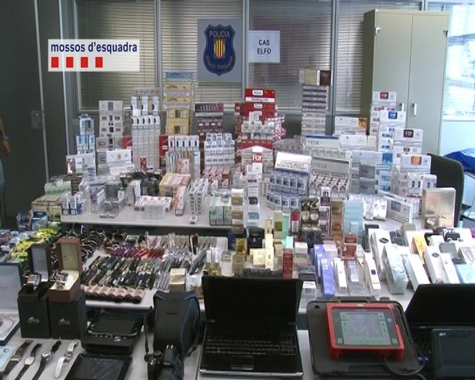 Objetos y tabaco incautado a la banda desarticulada en Terrassa