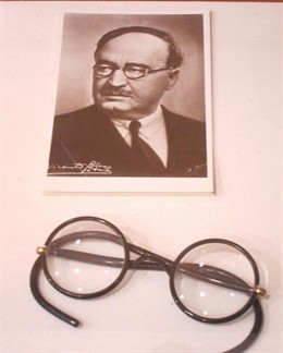 Retrato y gafas de Blasco Ibáñez en su casa museo