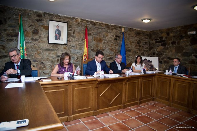 Mesa del Parlamento en Nuñomoral