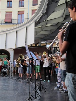 'Flashmob' En La Plaza Redonda Para Presentar El Fesmon 2013.