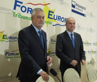 Chaves no apoyará candidatos en las primarias andaluzas y practicará una "neutralidad pasiva"