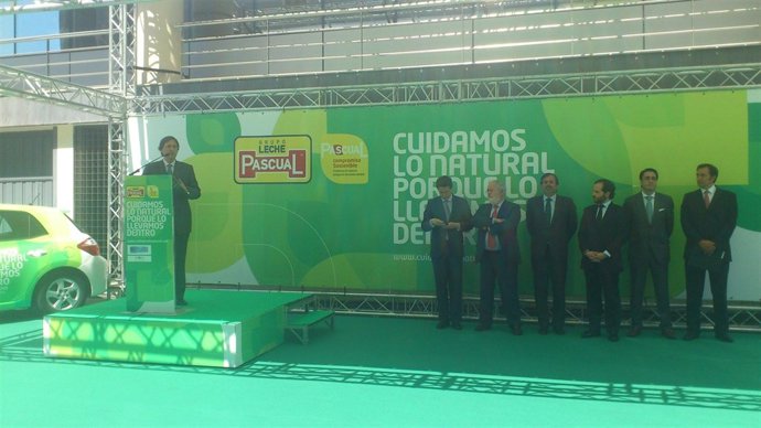 El presidente de Grupo Pascual y el ministro de Medio Ambiente, Miguel Arias