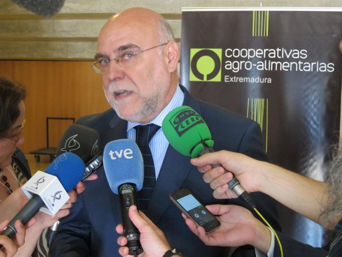 José Antonio Echávarri.