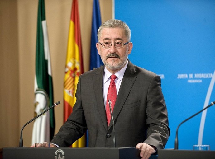 El consejero de Economía, Antonio Ávila, hoy en rueda de prensa