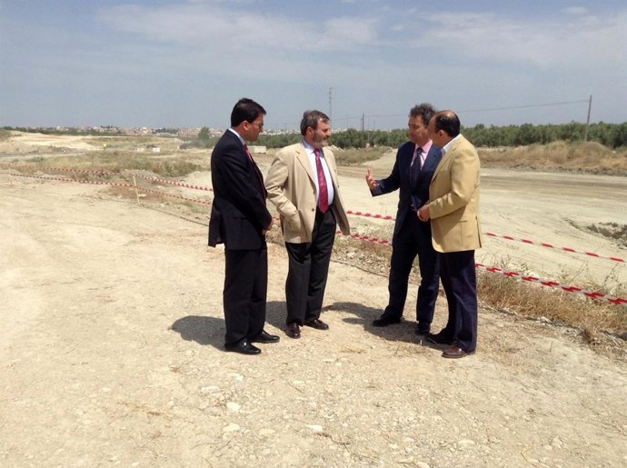 Del Cerro, Lillo, Urecho y Robles en la visita a tramos de la A-32.