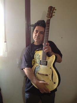 Primera guitarra del mundo diseñada en cerámica de Talavera