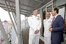 Ignacio Diego y el comandante de Elcano