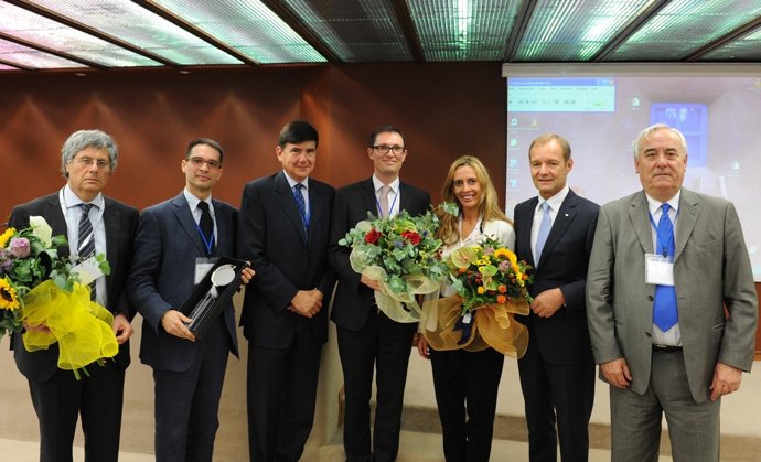 Manuel Pimentel (AEC) con los premiados IBM y Everis