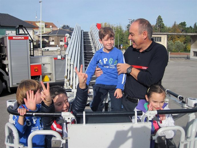 Visitas de alumnos de la Comarca del Besaya al Parque de Bomberos de Torrelavega