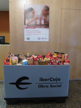 Uno de los contenedores de la campaña de recogida de alimentos de Ibercaja