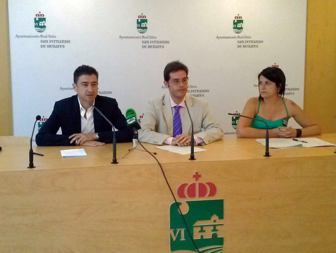 El alcalde de San Fernando de Henares en rueda de prensa