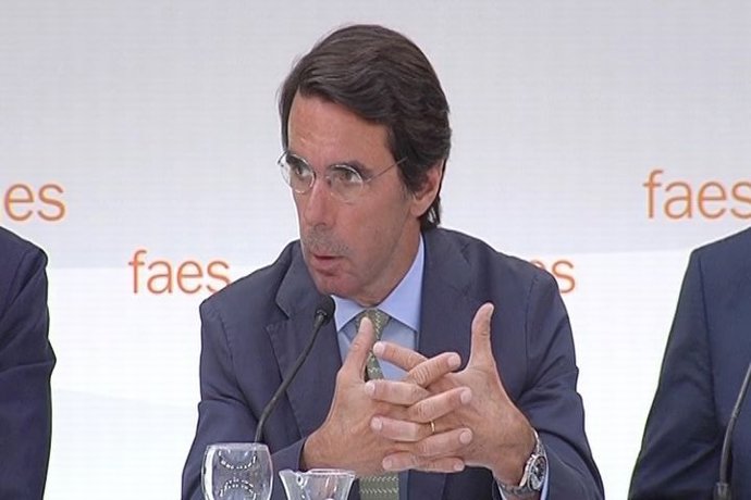 Aznar reclama reforma fiscal para bajar impuestos 