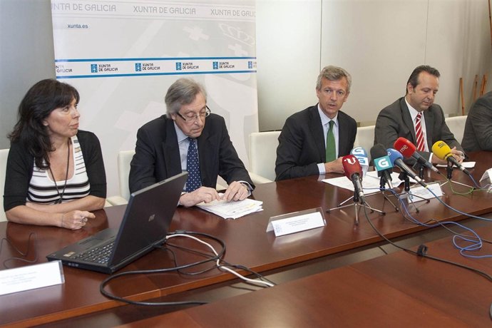 O vicepresidente Alfonso Rueda, xunto coa directora da Axencia para a Modernizac