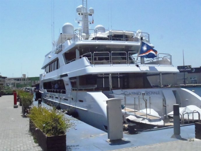 La Marina acoge dos nuevas embarcaciones de gran eslora