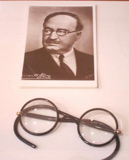 Retrato y gafas de Blasco Ibáñez en su casa museo