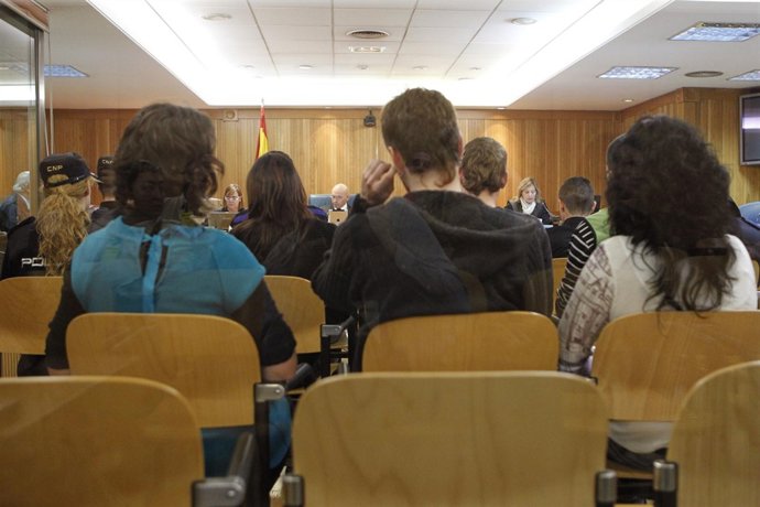 Presuntos Miembros De La Organización Juvenil Ilegalizada Segi