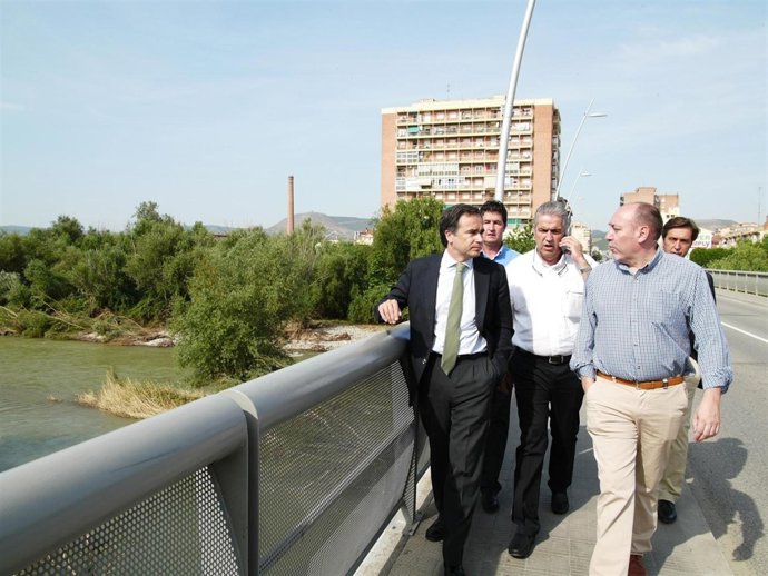 El presidente de la CHE, Xavier de Pedro, en su visita este miércoles a Fraga