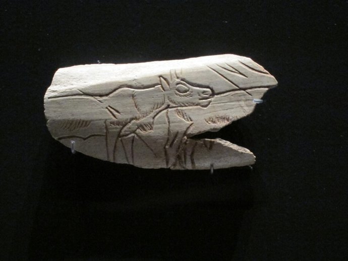 Reno macho grabado en hueso cedida por el British Museum 