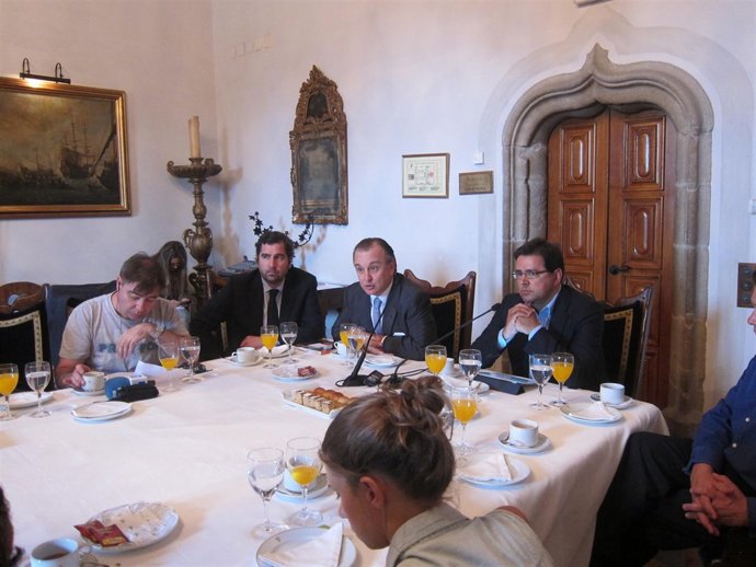 Paradores y Easy Jet firman un acuerdo en Galicia