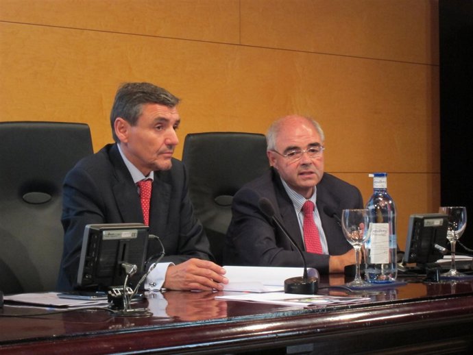 Ferran Amago (decano COETTC) y Jesús Anguix (dtor de la oficina técnica)