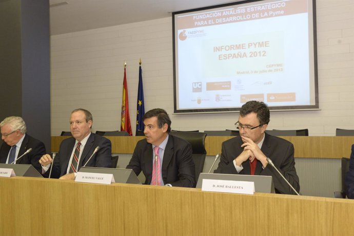 El director general de Industria y Pyme, Manuel Valle, y Terciado (Cepyme)  