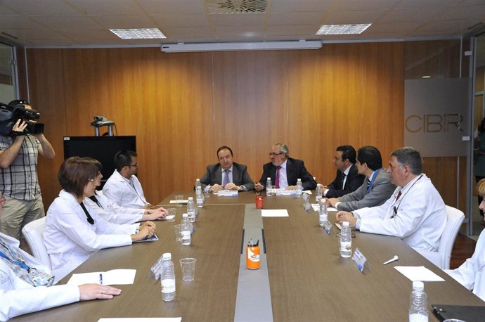 Sanz y los investigadores del CIBIR