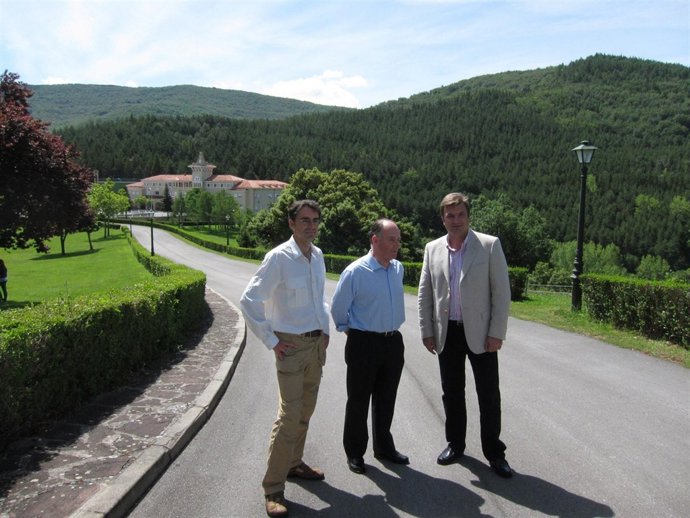 El delegado del Gobierno, Alberto Bretón, visita Ribavellosa