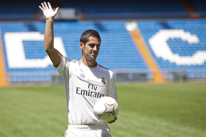 Isco en el césped del Bernabéu