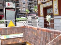 Usuarios del metro de Valencia recuerdan el accidente con "indignación" y creen que "le podía haber tocado a cualquiera"