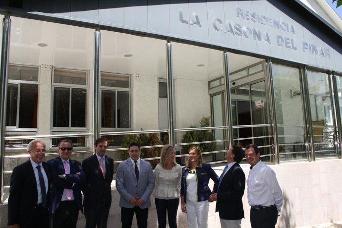 Las autoridades ante la Casona del Pinar