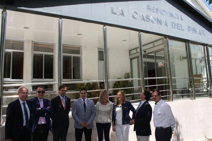 Las autoridades ante la Casona del Pinar