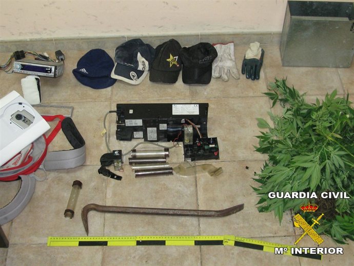 Material intervenido por la Guardia Civil