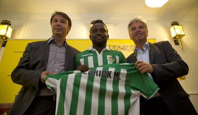 Cedrick se presenta con el Betis