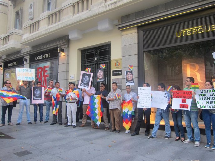 Protesta en embajada de Bolivia