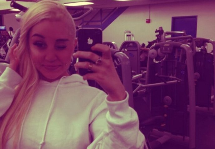 Amanda Bynes publica que se tiene que operar