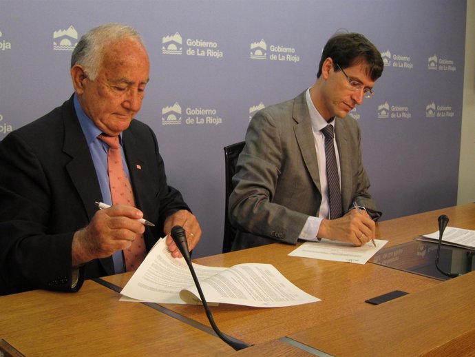 Firma convenio Gobierno riojano y Cruz Roja