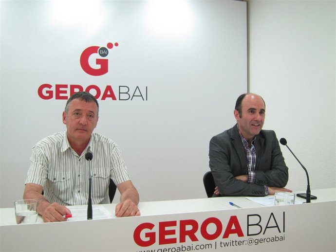 Los parlamentarios de Geroa Bai Patxi Leuza (i) y Manu Ayerdi.