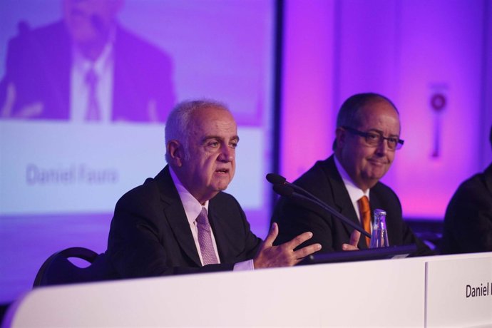 El pte del CCJCC, Daniel Faura, y el conseller Felip Puig