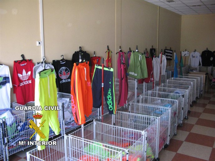 Prendas falsificadas decomisadas en el polígono Juncaril