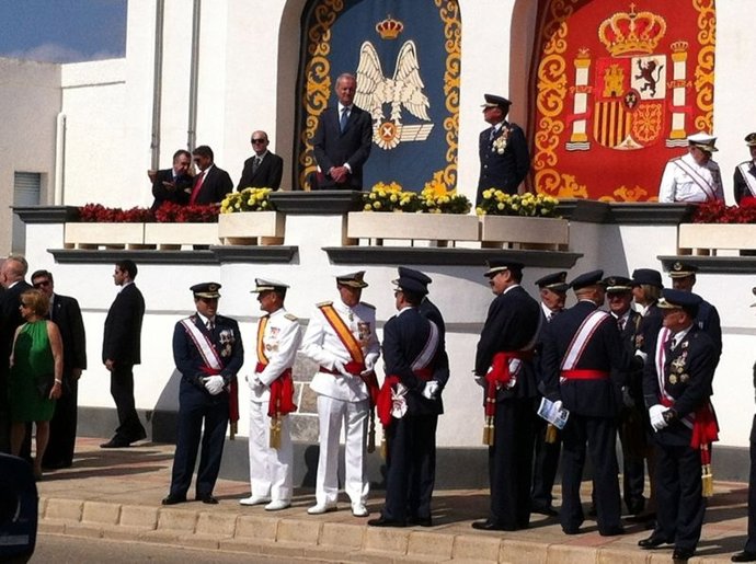 Pedro Morenés en la entrega de despachos de la Academia General del Aire